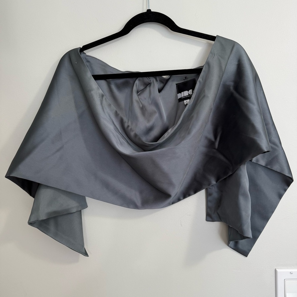 NINObrand Cho Cropped Dramatic Top Satin Capelet